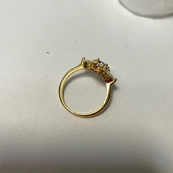 Gold Plated with Amethyst purple coloured middle stone ring - size 7 - Picture 4 of 5